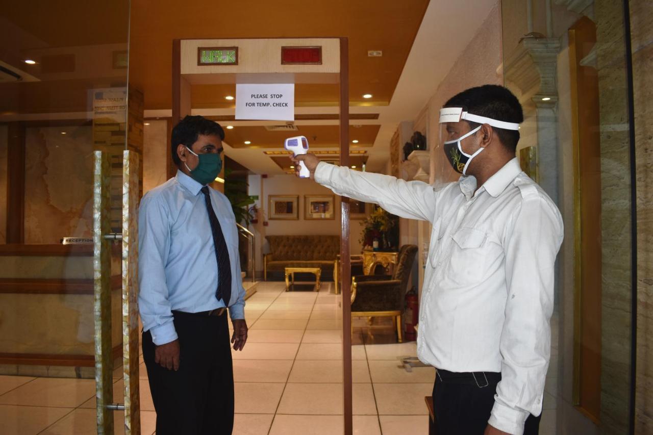 Hotel Swaran Palace Delhi  Bagian luar foto