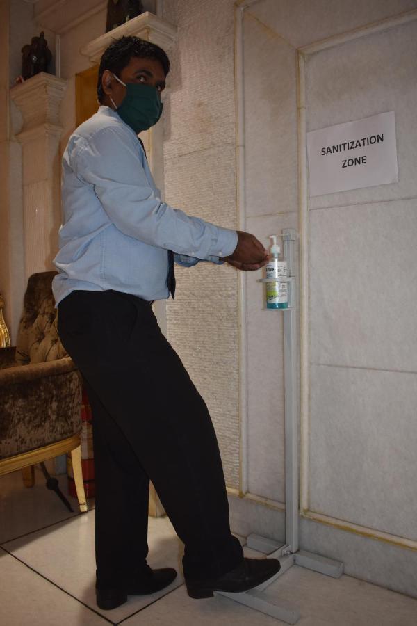Hotel Swaran Palace Delhi  Bagian luar foto
