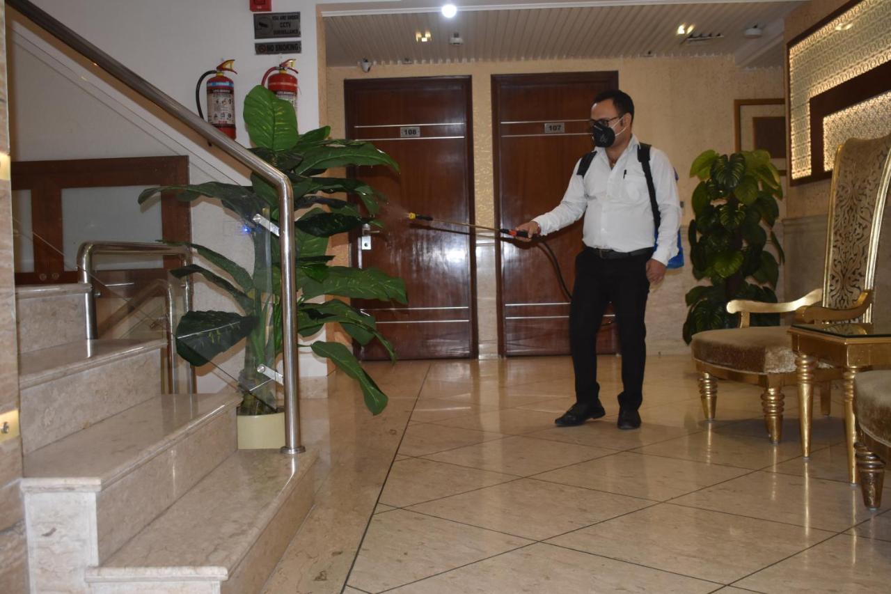 Hotel Swaran Palace Delhi  Bagian luar foto