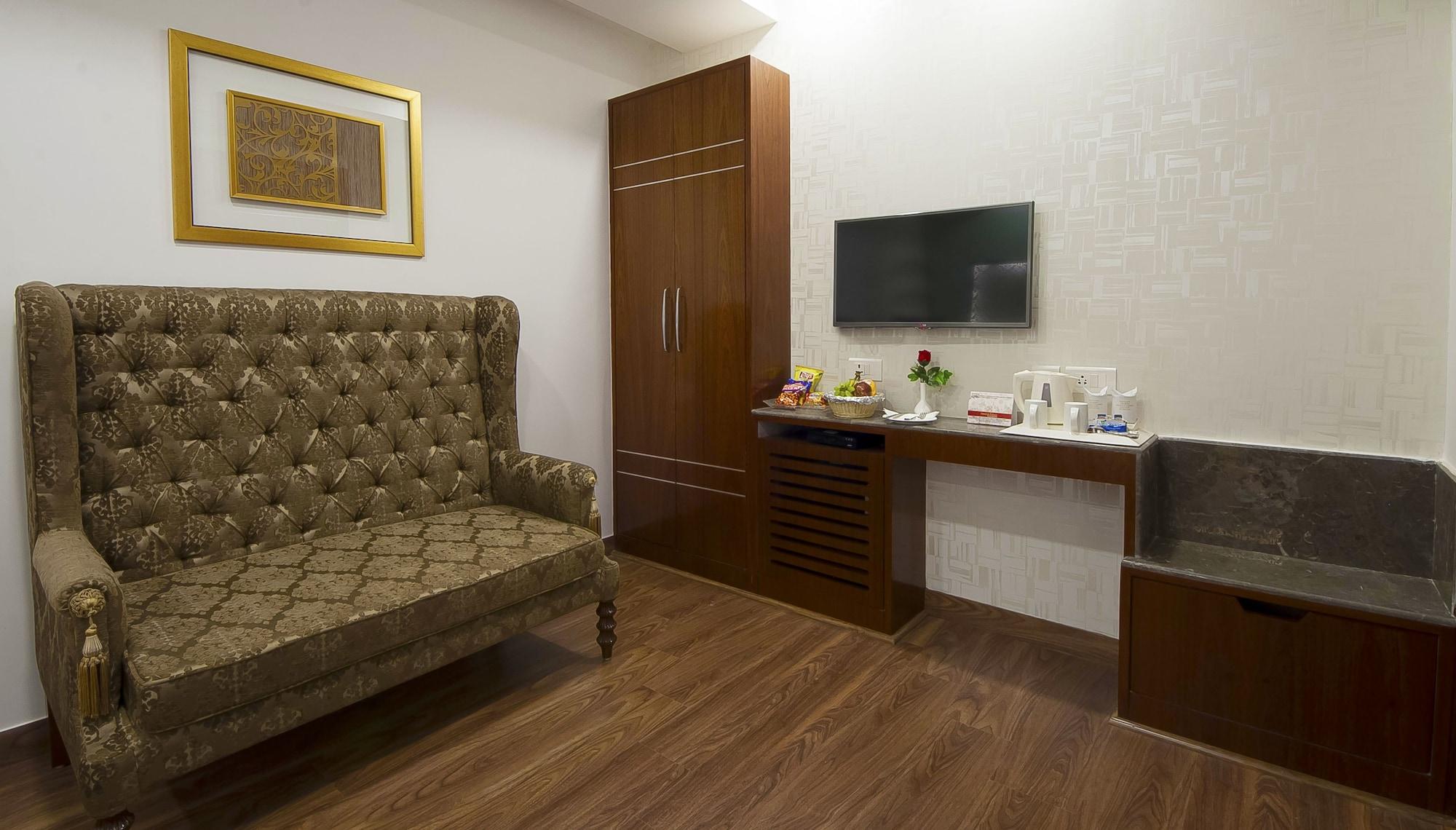 Hotel Swaran Palace Delhi  Bagian luar foto