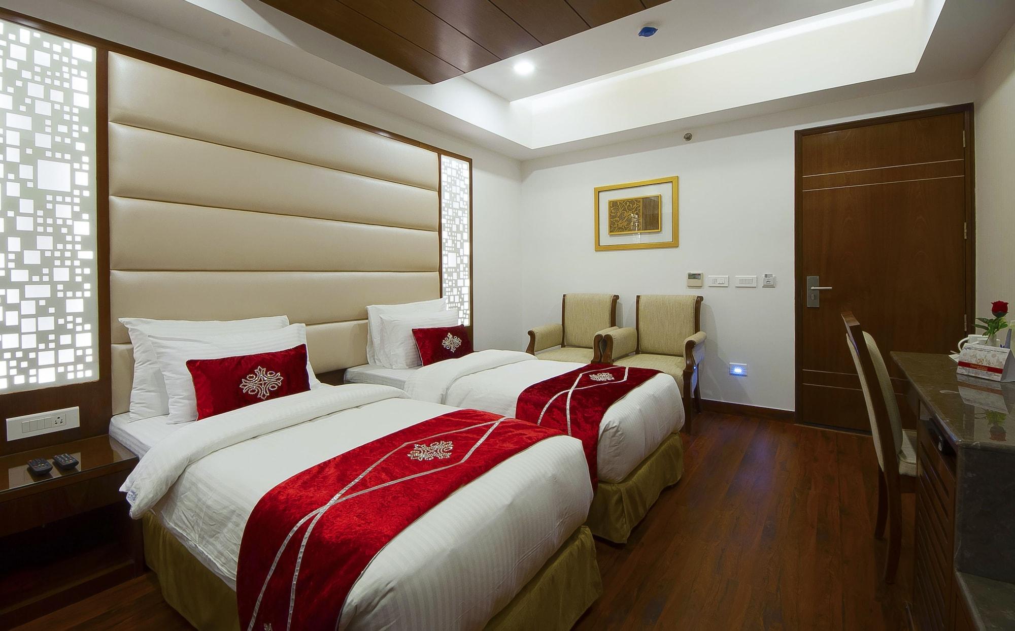 Hotel Swaran Palace Delhi  Bagian luar foto