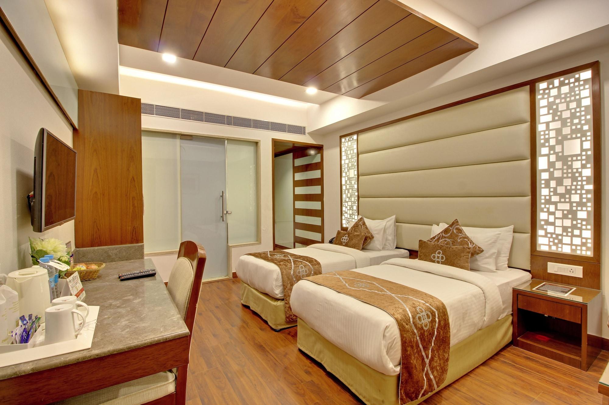 Hotel Swaran Palace Delhi  Bagian luar foto