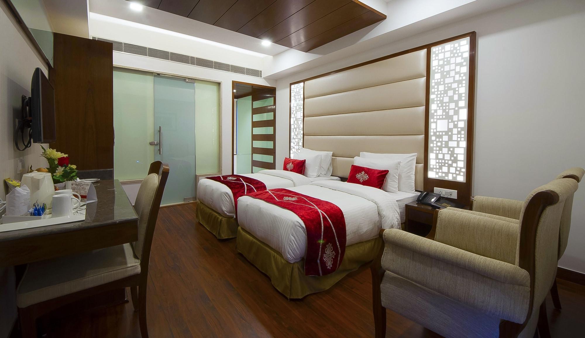 Hotel Swaran Palace Delhi  Bagian luar foto
