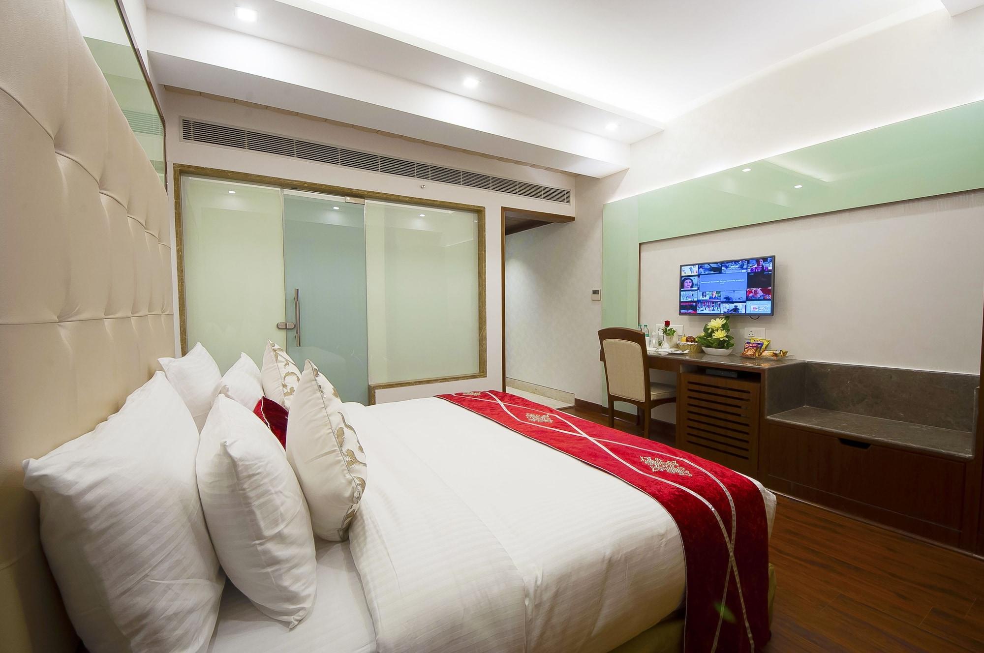 Hotel Swaran Palace Delhi  Bagian luar foto