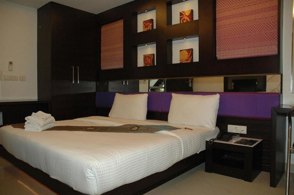 Hotel Swaran Palace Delhi  Bagian luar foto
