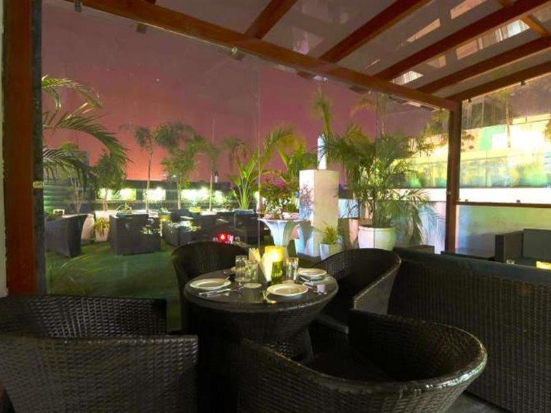 Hotel Swaran Palace Delhi  Bagian luar foto