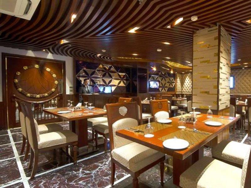 Hotel Swaran Palace Delhi  Bagian luar foto