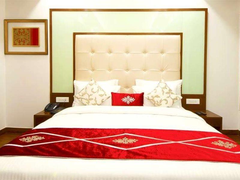 Hotel Swaran Palace Delhi  Bagian luar foto