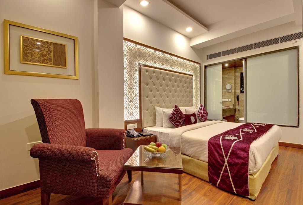 Hotel Swaran Palace Delhi  Bagian luar foto