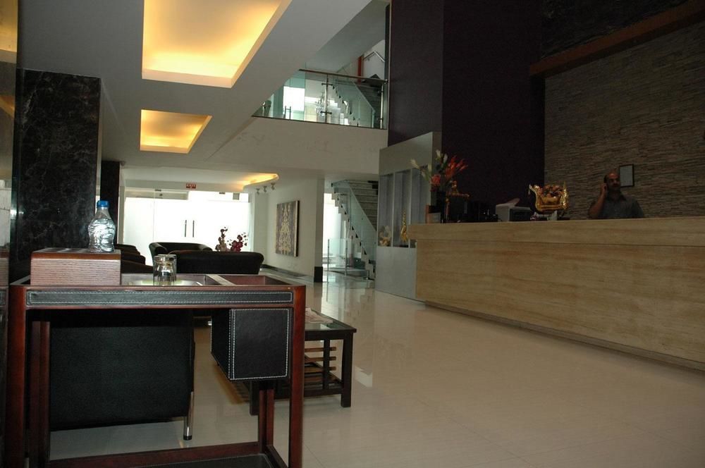 Hotel Swaran Palace Delhi  Bagian luar foto