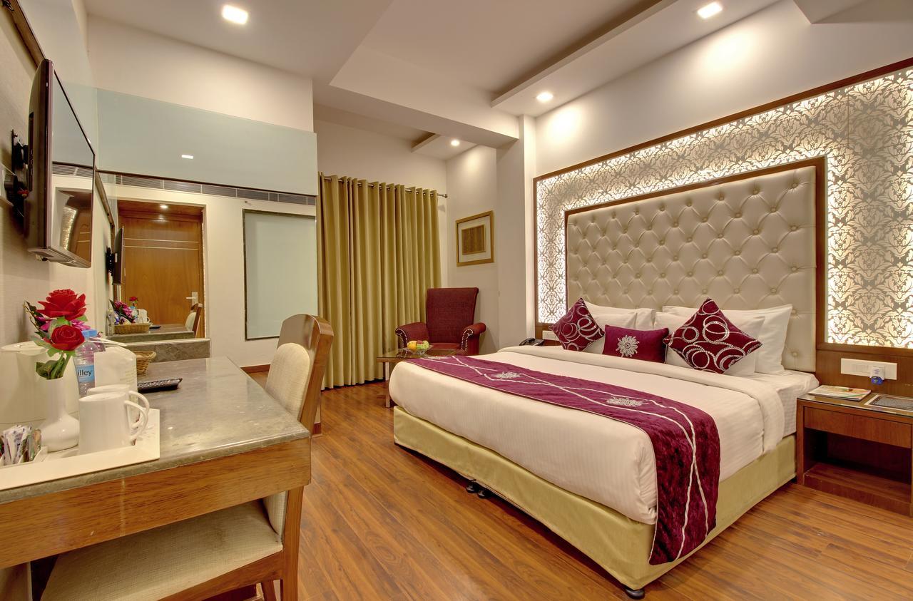 Hotel Swaran Palace Delhi  Bagian luar foto