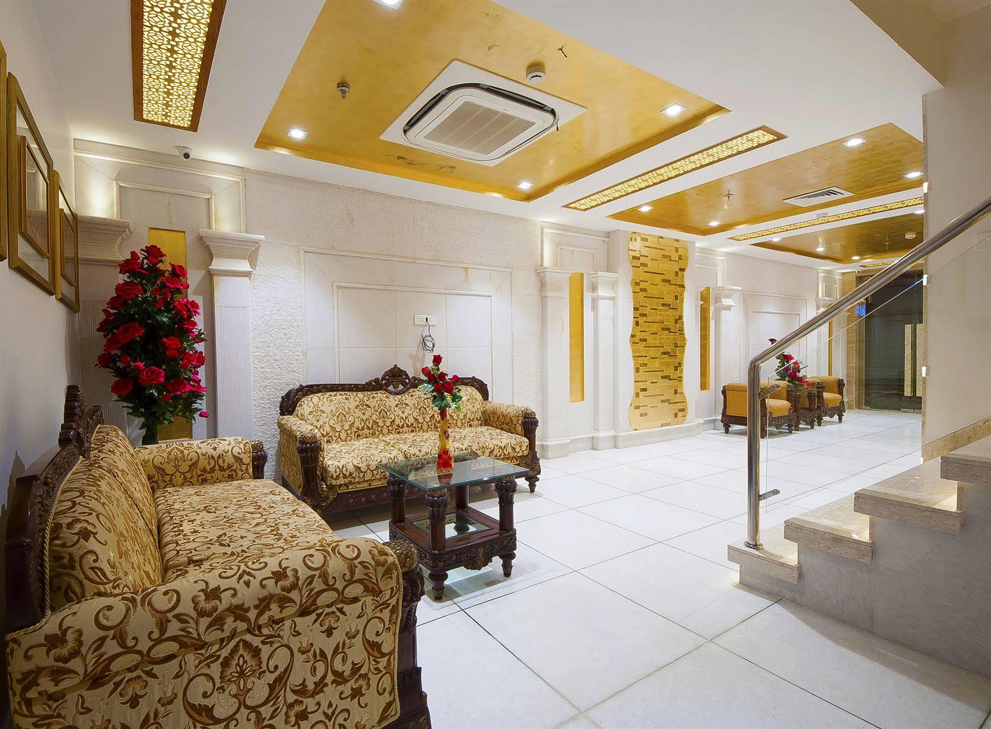 Hotel Swaran Palace Delhi  Bagian luar foto