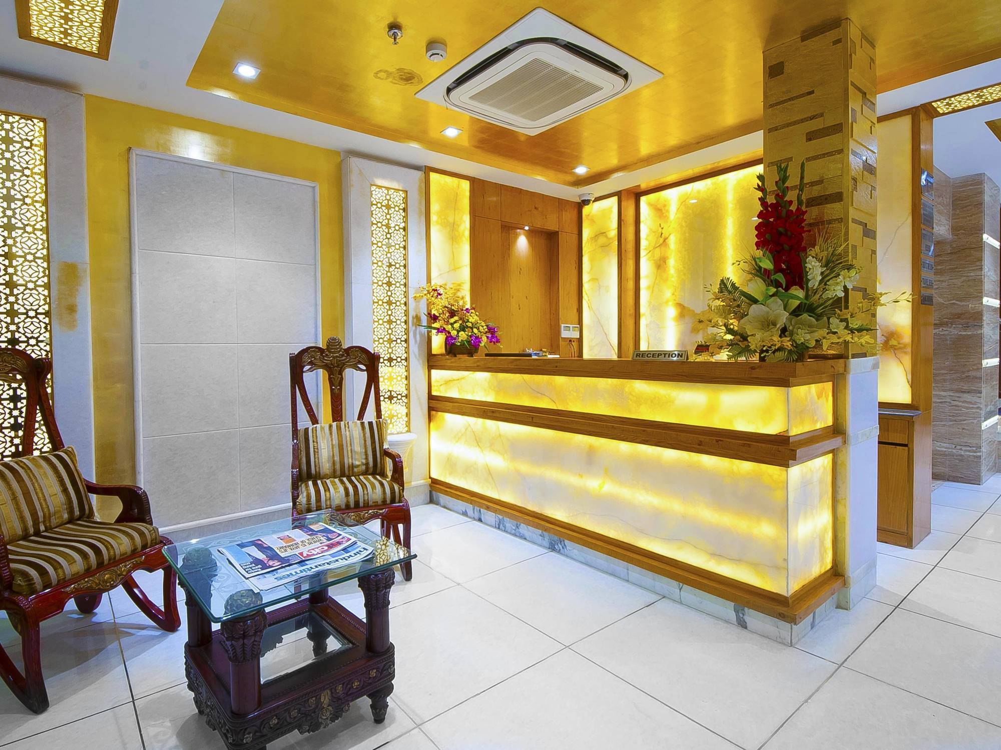 Hotel Swaran Palace Delhi  Bagian luar foto