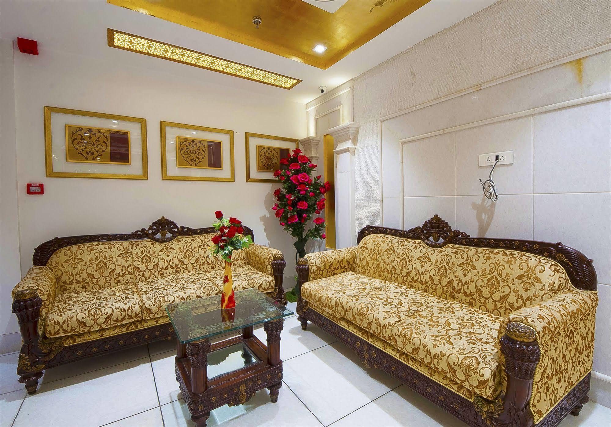 Hotel Swaran Palace Delhi  Bagian luar foto