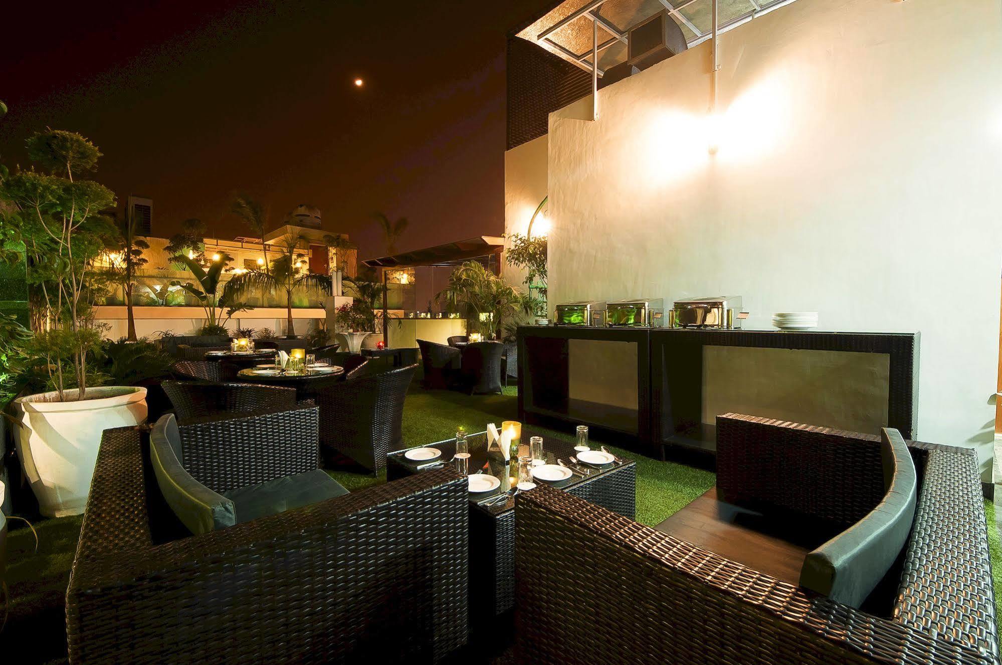 Hotel Swaran Palace Delhi  Bagian luar foto