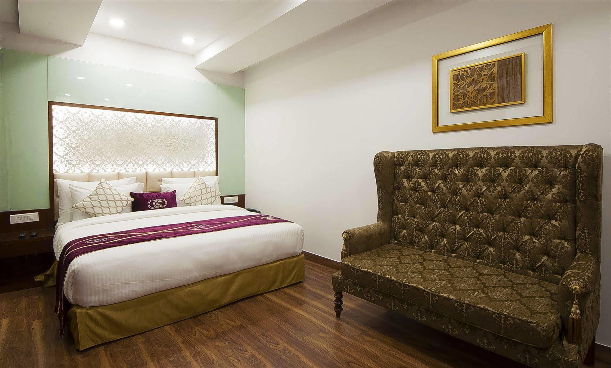 Hotel Swaran Palace Delhi  Bagian luar foto