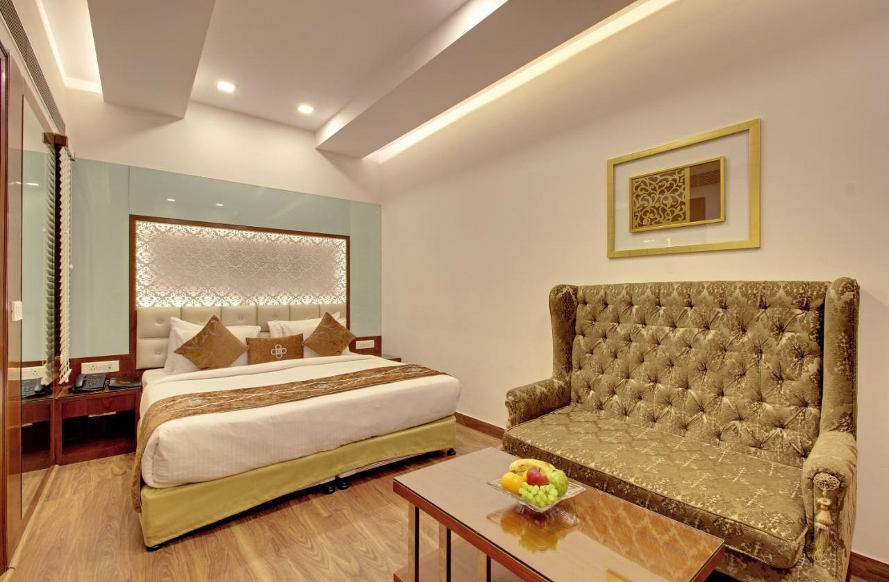 Hotel Swaran Palace Delhi  Bagian luar foto